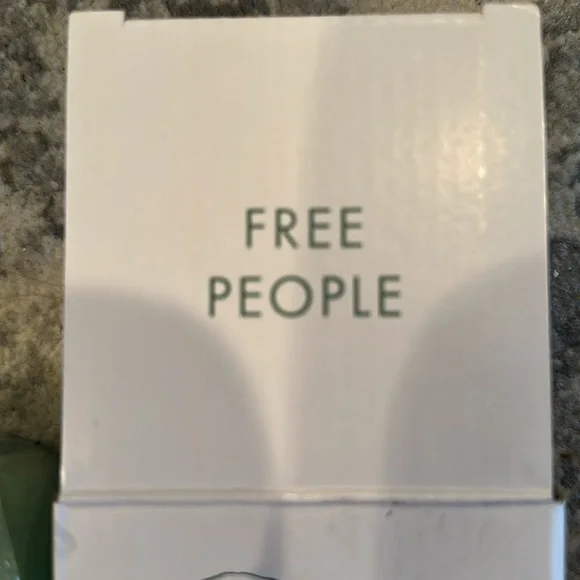 Free People Surf Candle Jasmine Coconut - Picture 3 of 7